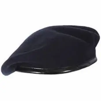 WOLLEN BERET CAP